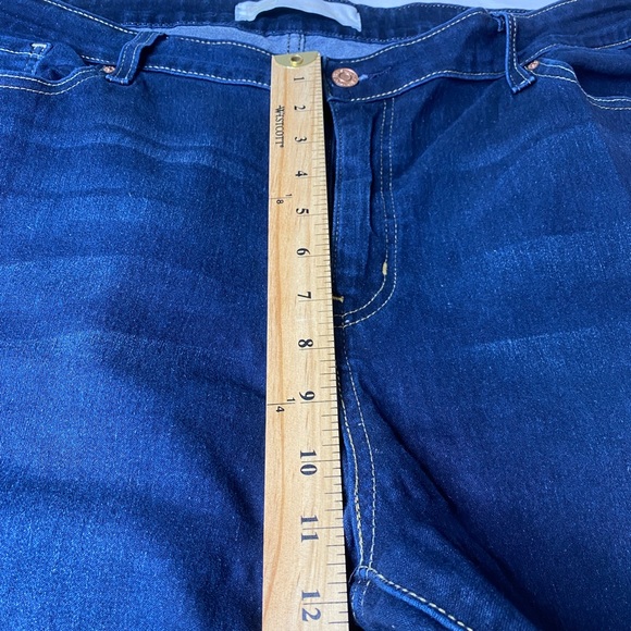 Signature Levi Strauss Mid Rise Skinny Plus Jeans - Picture 4 of 9